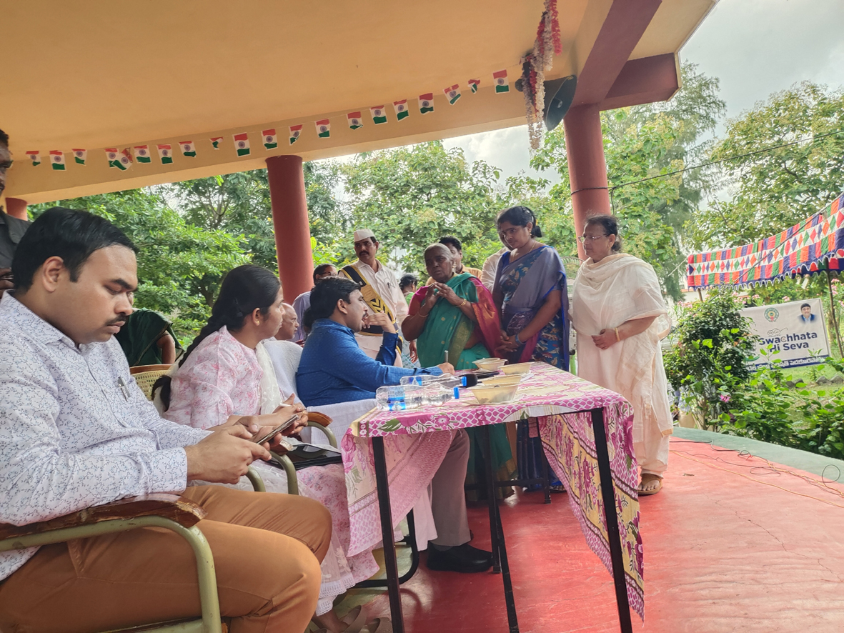 పంటలను ధ్వంసం చేస్తున్నారు...