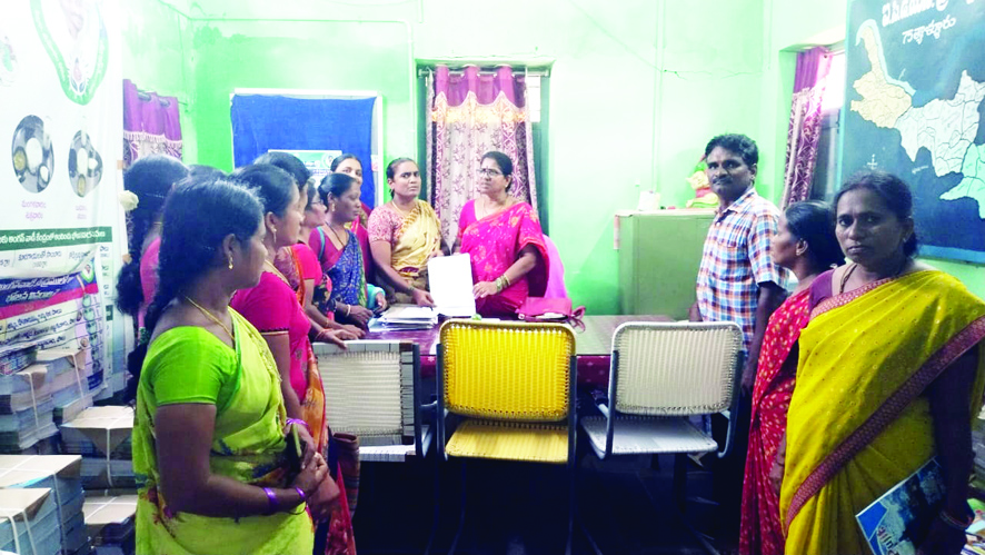 అంగన్వాడీల సమస్యలను పరిష్కరించండి