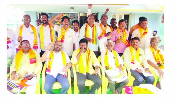 కొనసాగుతున్న టిడిపి నాయకుల గృహనిర్బంధాలు