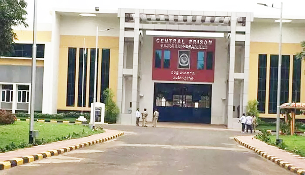 Rajahmundry-Central-Jail-Superintendents-wife-dies