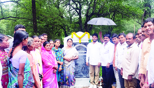 రహదారుల నిర్మాణానికి శంకుస్థాపన 