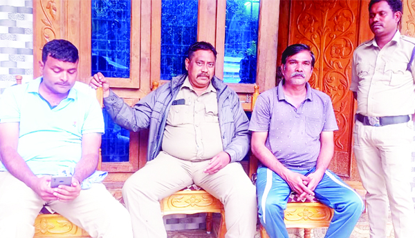 ఎమ్మెల్యే, ఎమ్మెల్సీ పర్యటన నేపథ్యంలోటిడిపి నాయకుల గృహ నిర్బంధం