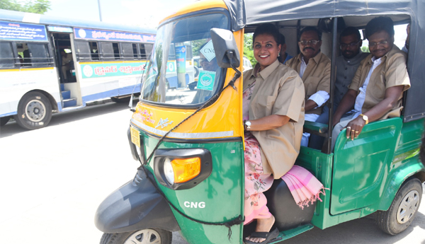 వైఎస్‌ఆర్‌ వాహనమిత్రకు రూ.11.86 కోట్లు జమ