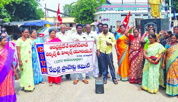 అంగన్‌వాడీల అరెస్టు సిగ్గుచేటు