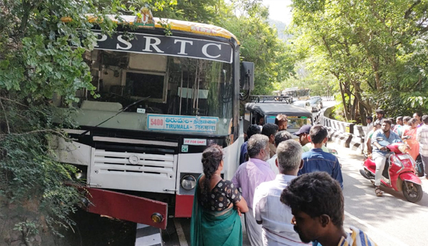 rtc-bus-accident-in-tirumala