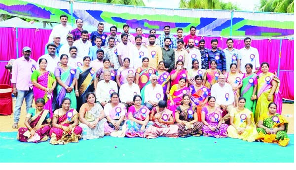 పూర్వ విద్యార్థుల సందడి