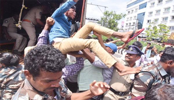 SFI-Chalo-Vijayawada-tension-Arrests