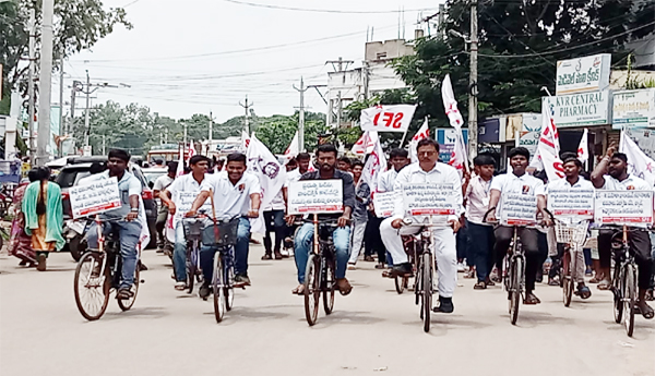 Vidriya-Sangramam-Cycle-Yatra-begins-in-Tuni