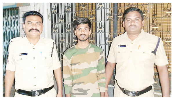Arrest-of-SFI-leaders-during-CMs-visit