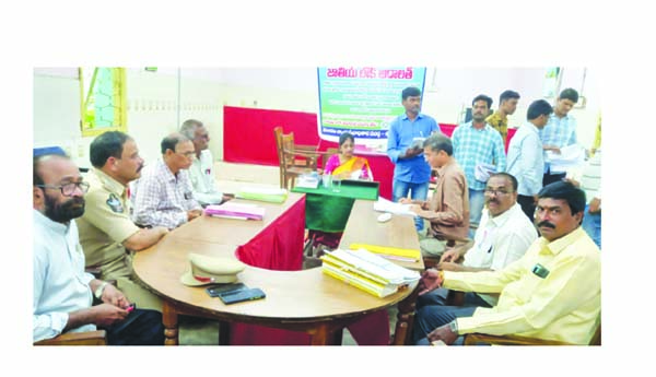 రాజీయే రాజమార్గం