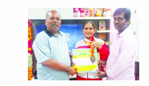 అంతర్జాతీయ క్రీడాకారినికి అభినందనలు