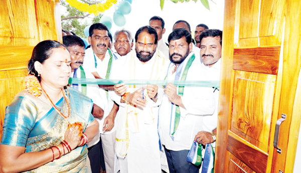 గ్రామ సచివాలయ వ్యవస్థ ఆదర్శం