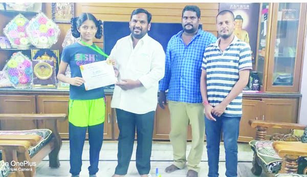 బాక్సింగ్‌ క్రీడాకారులకు అభినందనలు