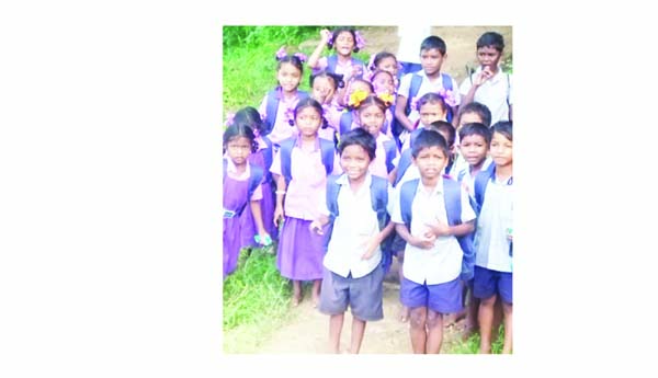 చదువు కోసం చిన్నారుల అవస్థలు