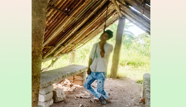 Hanged-man-commits-suicide