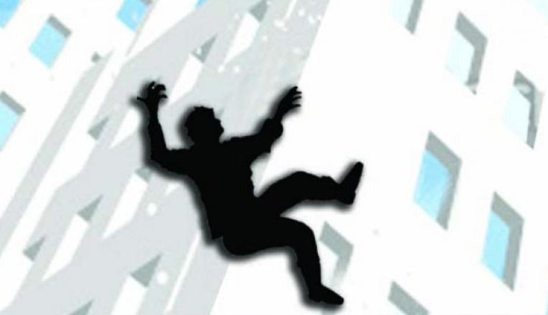 /Man-commits-suicide-by-jumping-from-Nampally-court-building