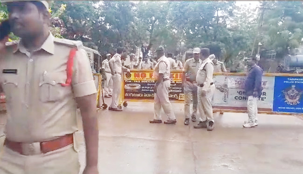 Tension-in-Tadipatri-Police-deployment-at-JCs-house