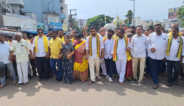 tdp-leader-protest-on-chandrababu-arrest