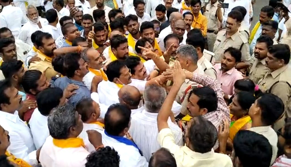 Police-stopped-the-TDP-protest-rally-Leaders-arrested