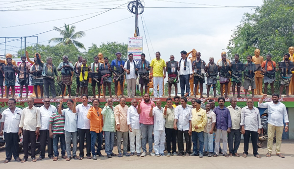 tdp-protest-with-geetha-workers-in-palakollu