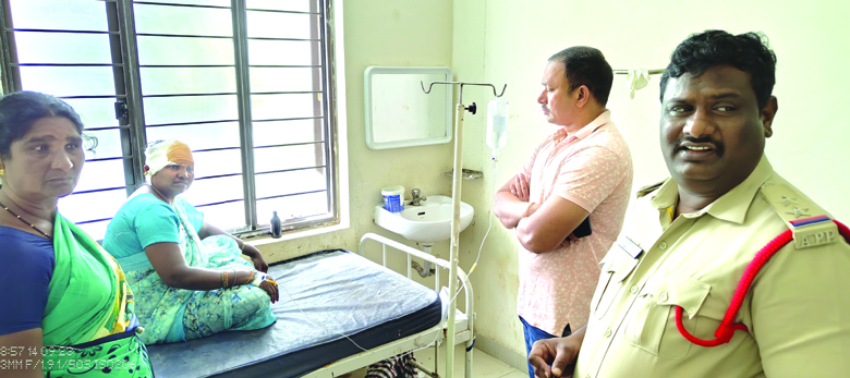 క్షతగాత్రులకు పరామర్శ