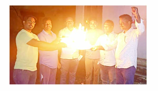 ఒపిఎస్‌ పునరుద్ధరించాలని నిరసన