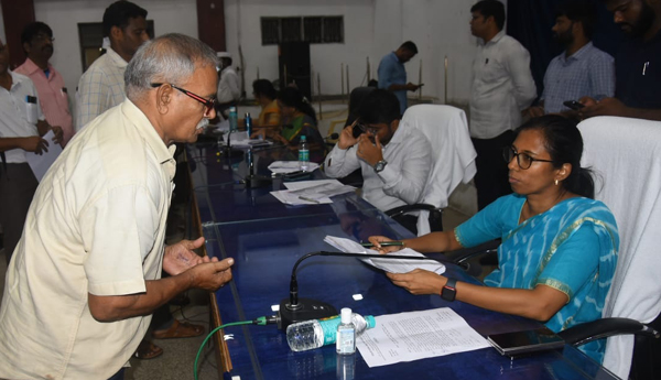 నిర్ణీత గడువులోగా వినతులు పరిష్కారం
