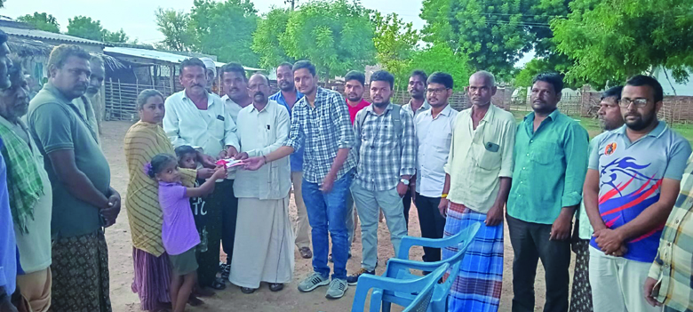 మతుని కుటుంబానికి ఆర్థిక సాయం