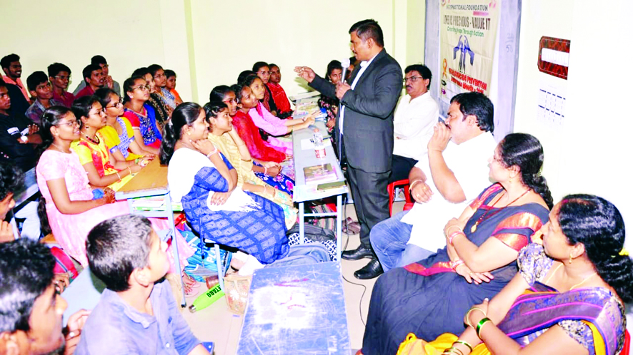 క్షణికావేశానికిి లోనై భవిష్యత్తు పాడుచేసుకోవద్దు