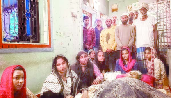 శ్మశాన స్థలం కోసం శవంతో ముస్లిముల నిరసన