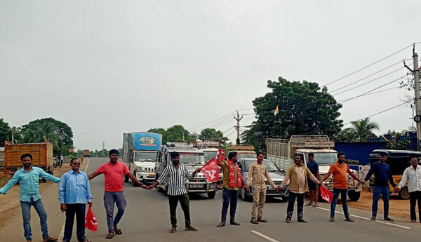 Auto-drivers-welfare-board-to-be-set-up-CITU