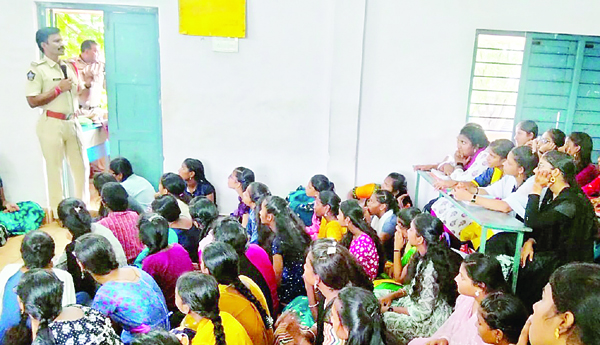 మత్తు పదార్థాలతో చిత్తు కావద్దు