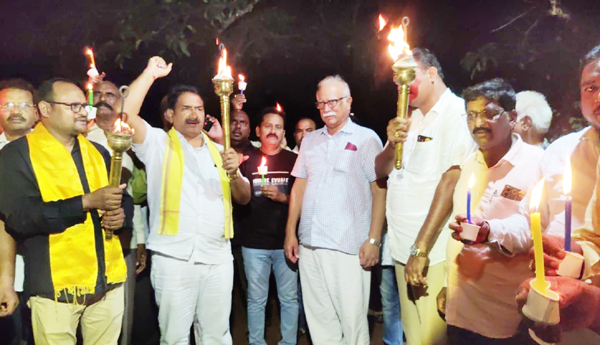 నిర్బంధాలు.. నిరసనలు