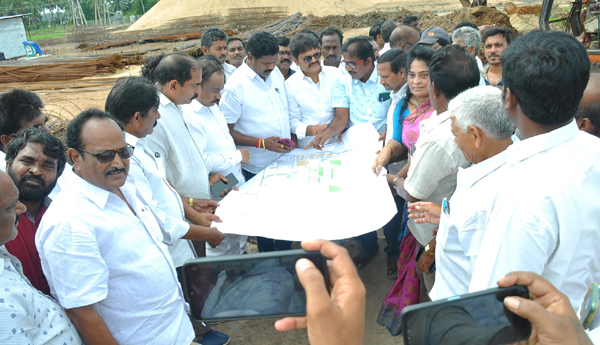 ycp-leaders-visit-medical-college-works