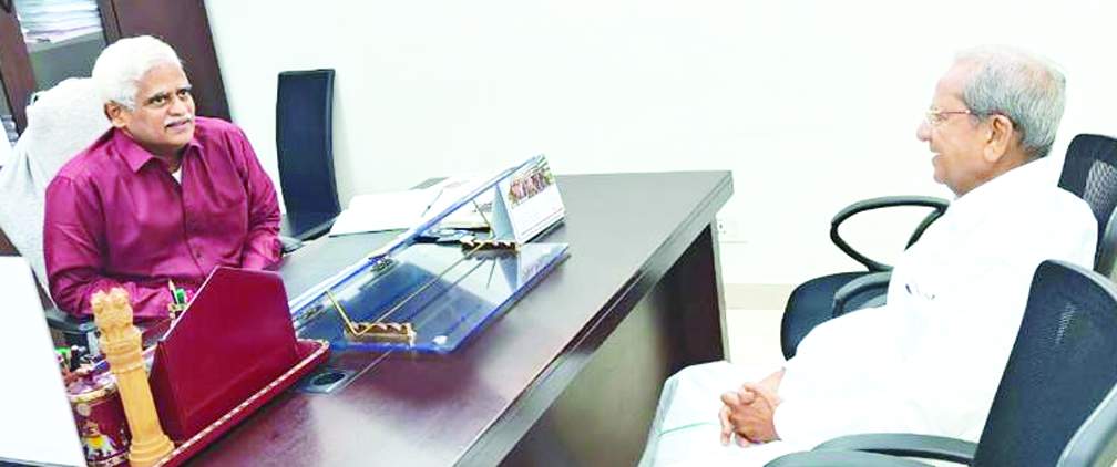 సత్యం ప్రభాకర్‌ రావుతో ఎమ్మెల్యే ఎర్రకోట