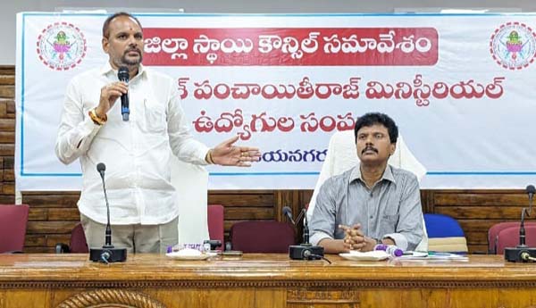 ఉద్యోగుల సహాయ సహకారాలు మరువలేనివి