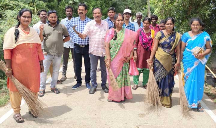 పరిసరాలను పరిశుభ్రంగా ఉంచుకోవాలి