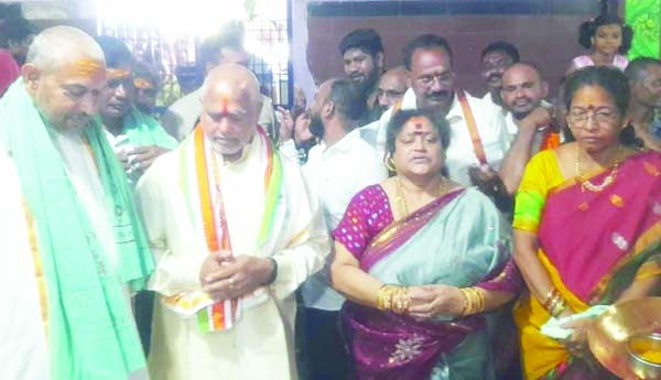  పోటెత్తిన యాత్రికులు