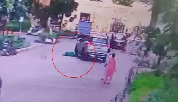 రోడ్డు ప్రమాదంలో వృద్ధురాలు మృతి