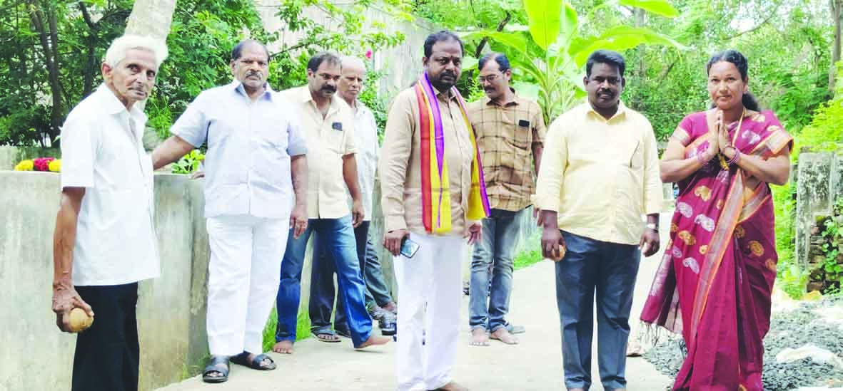 సీసీ రోడ్డు నిర్మాణ పనులు ప్రారంభం