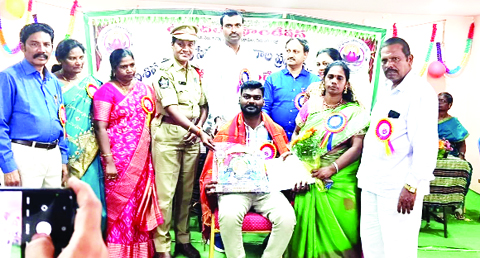 గిడ్డకింద మాణిక్యంకు బోయి భీమన్న జాతీయ పురస్కారం