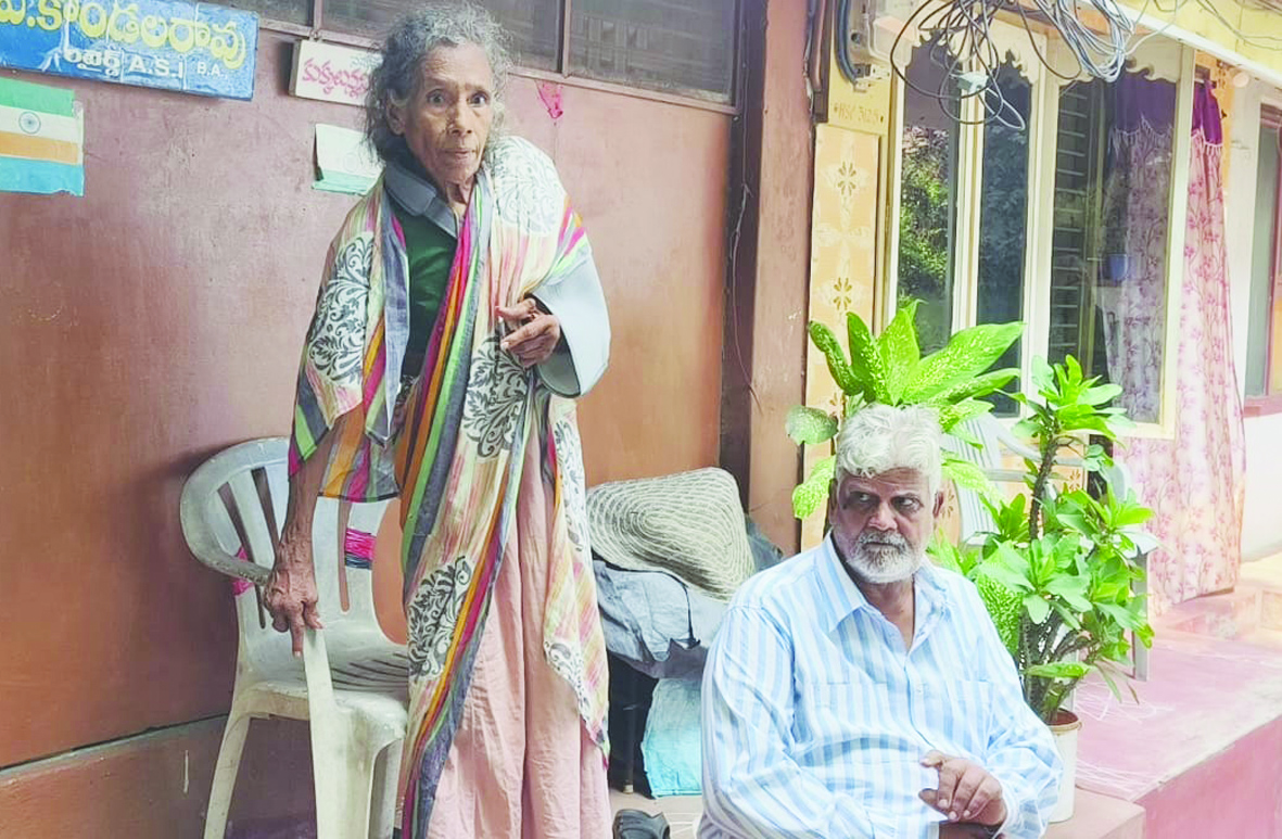 మా కుమారుడి నుంచి మాకు ప్రాణహాని ఉంది
