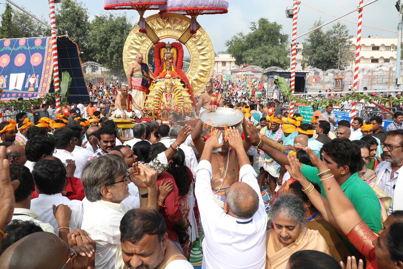 సూర్యప్రభ వాహనంపై మలయప్