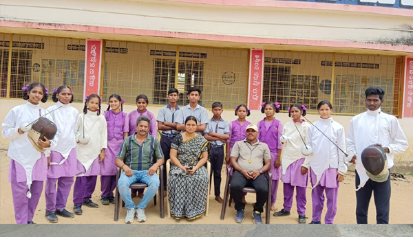 13-students-select-fencing-game