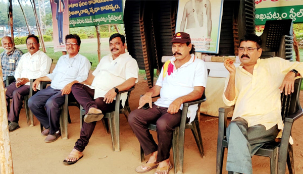 పోరాటంతోనే కేంద్రం కళ్లు తెరిపిస్తాం - విశాఖ ఉక్కు పరిరక్షణ పోరాట కమిటీ