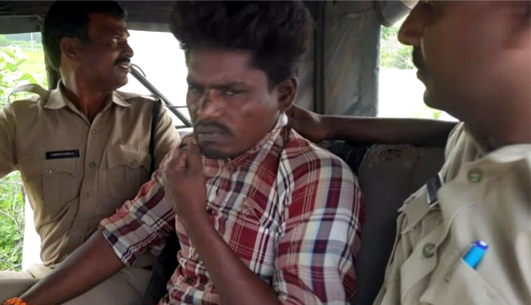 పెనుకొండ ఎమ్మెల్యే కారుపై డిటోనేటర్‌తో దాడి