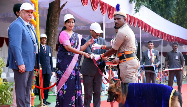 నేర పరిశోధనలో జాగిలాల పాత్ర ప్రసంశనీయం - హోం మంత్రి తానేటి వనిత