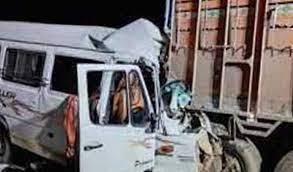 మహారాష్ట్రలో రోడ్డు ప్రమాదం- 12 మంది మృతి