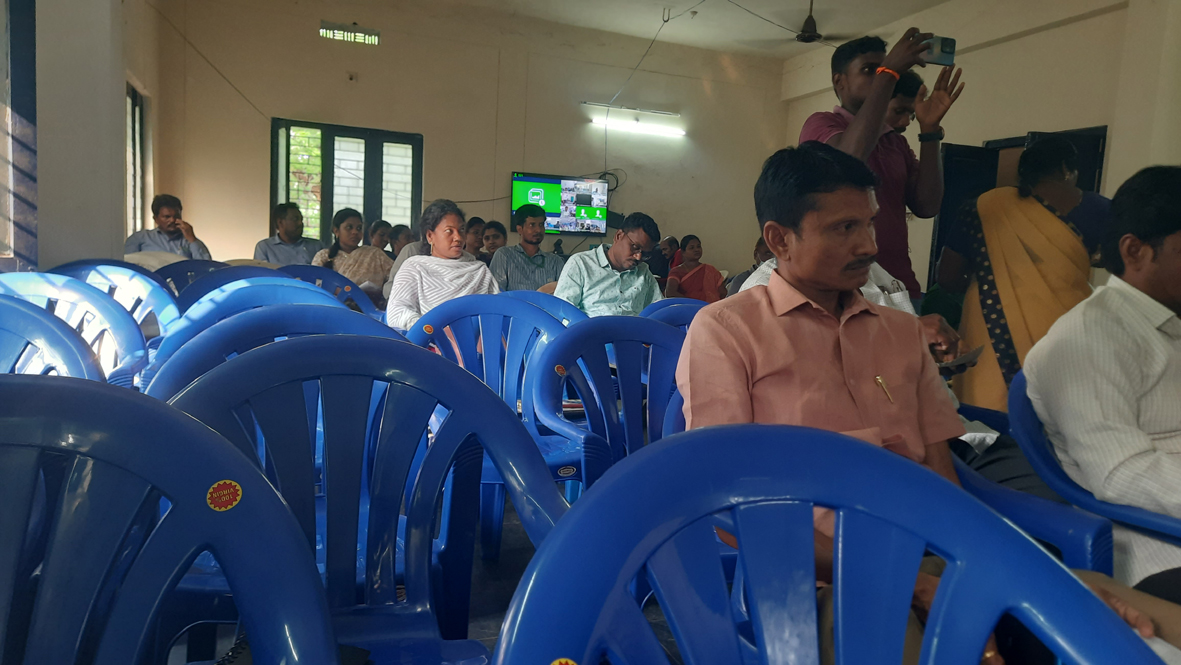 సర్వసభ్య సమావేశానికి అధికారులు గైహాజరు