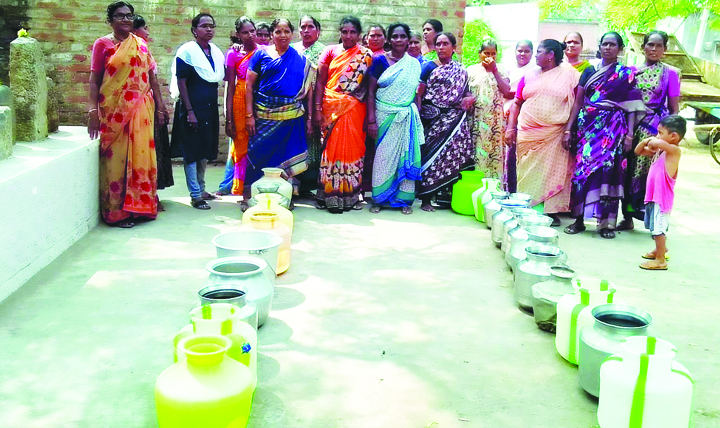 గుక్కెడు నీళ్లు అందించండి..!